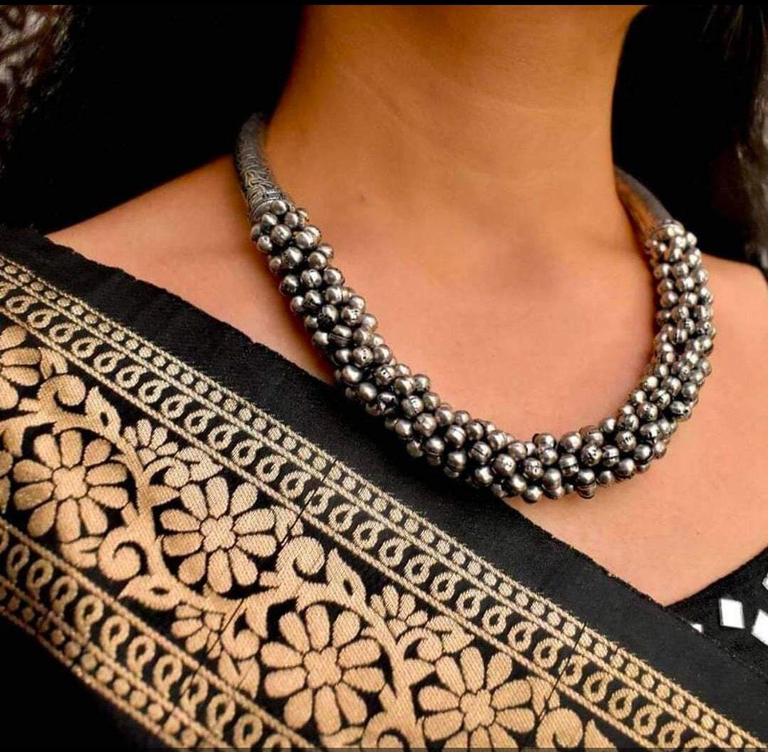 SHEELA, OXIDISED SILVER FINISH GHUNGROO NECKLACE SET FOR WOMEN -SARA001GNS