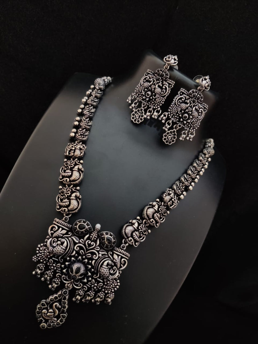 OXIDISED SILVER NECKLACE WITH BLACK METAL FINISH WITH BLACK STONES