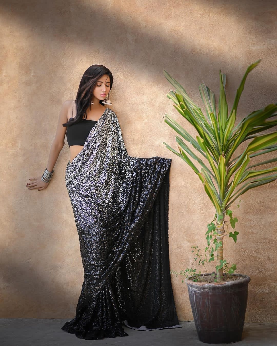 Black Velvet Sequins Embroidered Pre-Stitched Saree Set Design by Lashkaraa  at Pernia's Pop Up Shop 2023