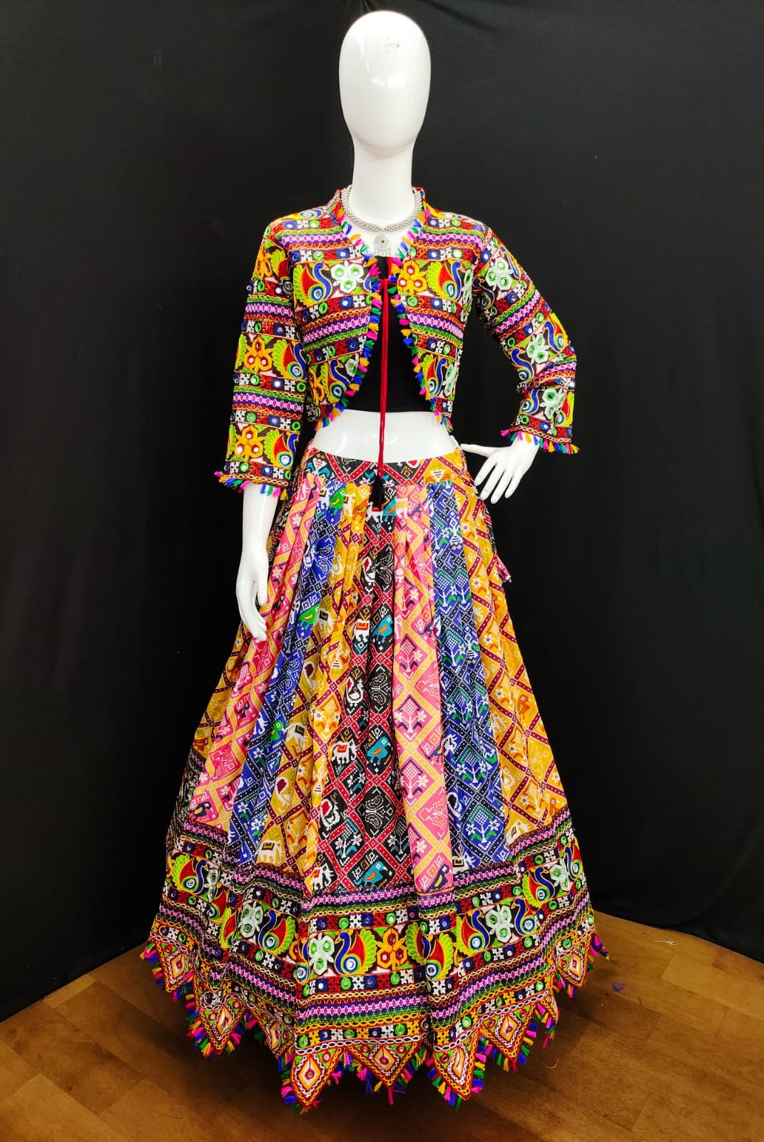 Traditional Gujarati Lehenga Combo for Mother Daughter-SOC001MDC –  www.soosi.co.in