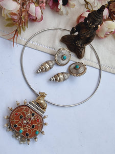Nandi Design Oxidised silver and Gold Dual Finish Hansuli Necklace Set for Women -MARTI001HNSD