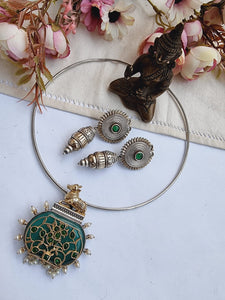 Nandi Design Oxidised silver and Gold Dual Finish Hansuli Necklace Set for Women -MARTI001HNSC