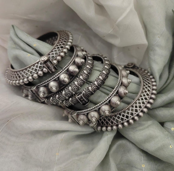 Premalu , Silver replica 6 piece Openable Bangles Combo for Women -INFI001SCA</h2> <h2></h2>