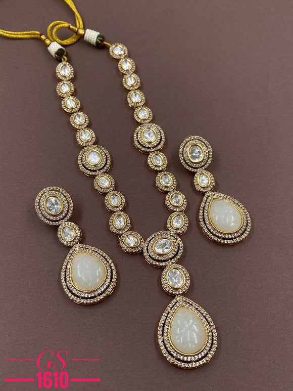 Niranjana , elegant Kundan Necklace Set for Women -NEERA001KNA