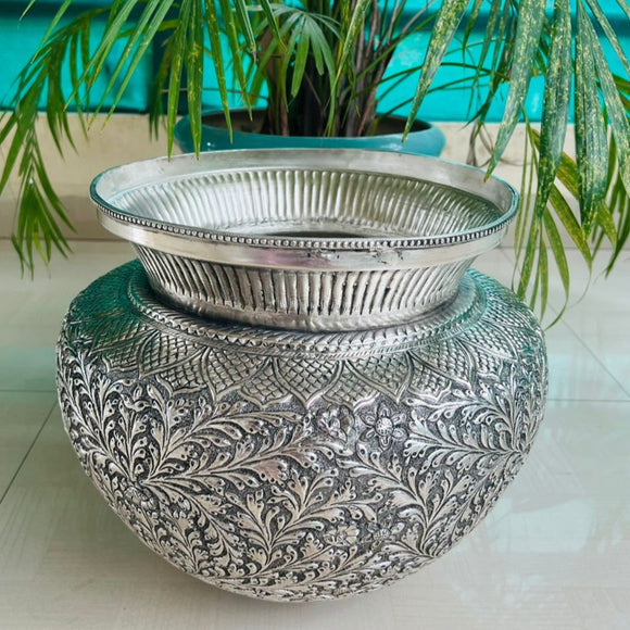 Hand crafted Beautiful Silver Finish Kalash -GRIH001BK