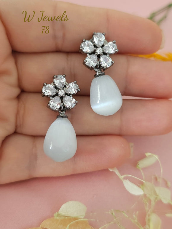 White Daisy , Elegant White Earrings for women -SANDY001EC