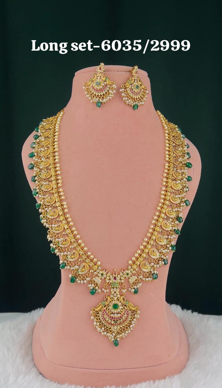 Veer Zara, elegant Kundan Necklace Set With Baroque Pearls for