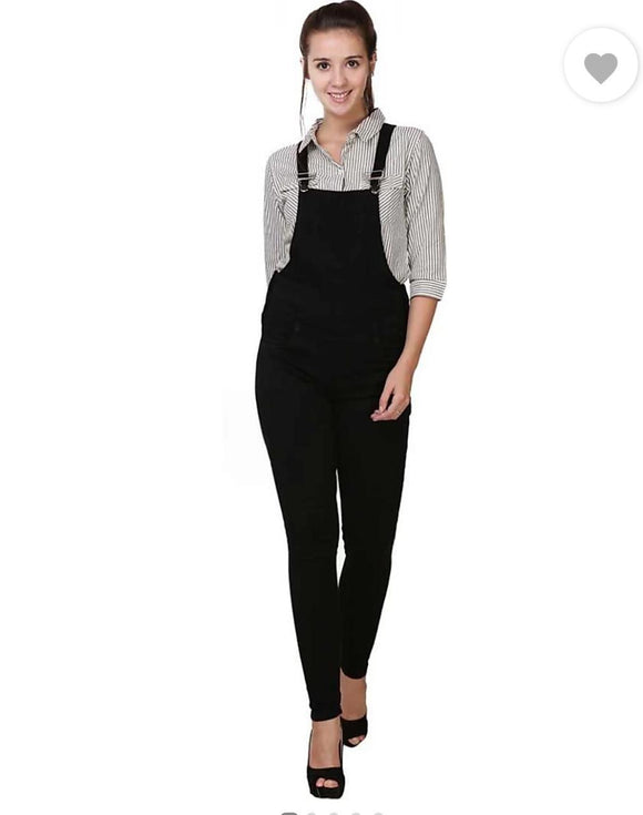A trendy look dungarees