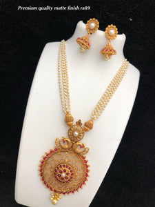 Traditional Pearl Necklace Set With Stones