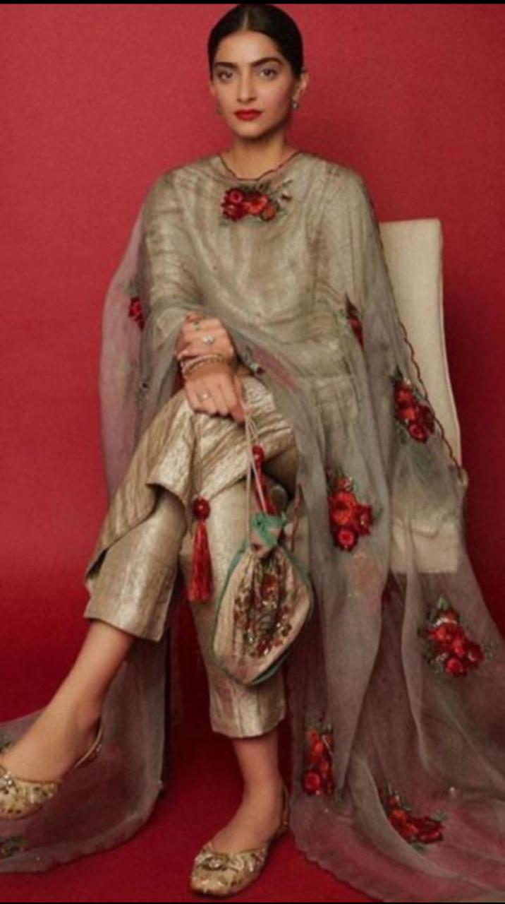 Sonam Kapoor | Sonam kapoor fashion, Sonam kapoor, Fashion
