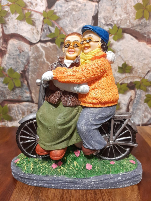 LOVELY ROMANTIC OLD COUPLE GARDEN DECORATION -HDV4GD001