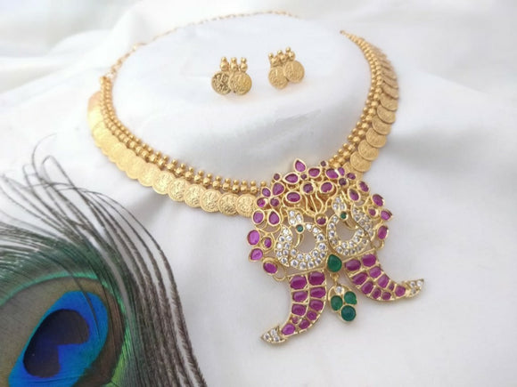 TRADITIONAL GOLD FINISH KASHU NECKLACE WTH PINK KEMP TIGER NAIL PENDANT SET FOR WOMEN -SAYDNS001TN