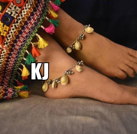 OXIDISED SILVER GHUNGROO ANKLETS WITH CONCH SHELLS-SARAAW001
