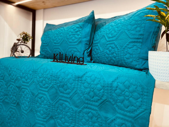 BLUE COLOR QUILTED BED COVER WITH PILLOW COVERS FROM HERITAGE -SGANSBC001B