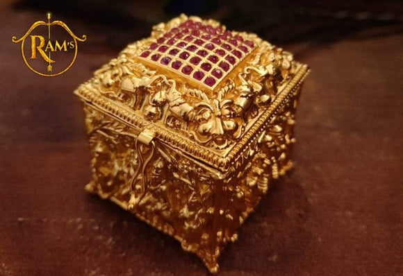 MITHALI , MATTE GOLD FINISH LAKSHMI KUMKUM DABBI/KUMKUM CHEPPU FOR WOMEN -LRKMKM001MI