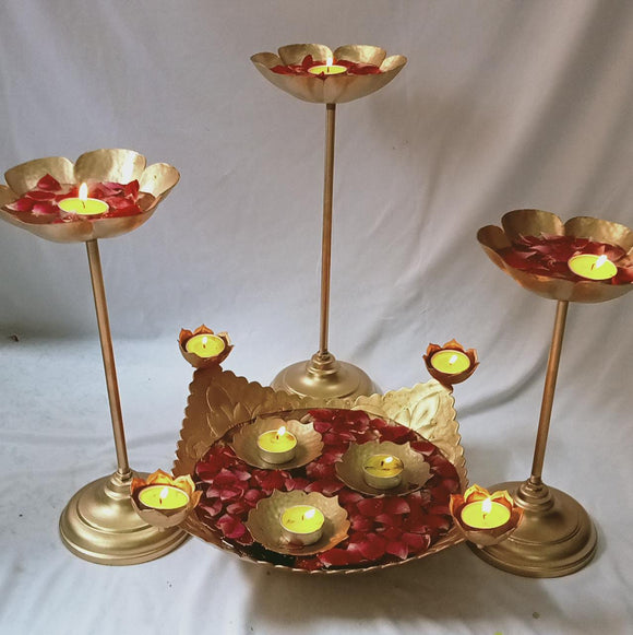 TANISHQ, Beautiful  Flower Design Urli with Set of 3 candle stand and 3 Small Taj Floating Diya-SKDFUDD001