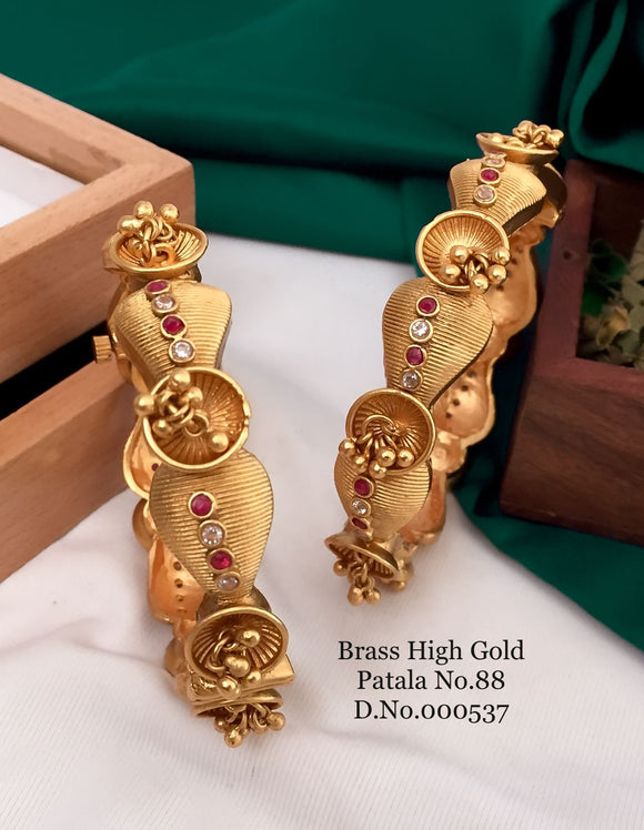 NADIYA, ELEGANT BRASS HIGH GOLD FINISH BANGLES FOR WOMEN -MYCHOBHG001