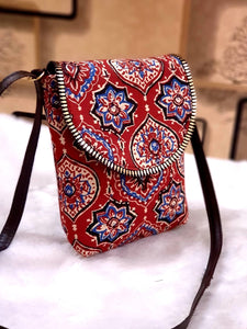 RED DESIGNER THE MESSENGER SLING BAG FOR WOMEN -PANIPMSB001R