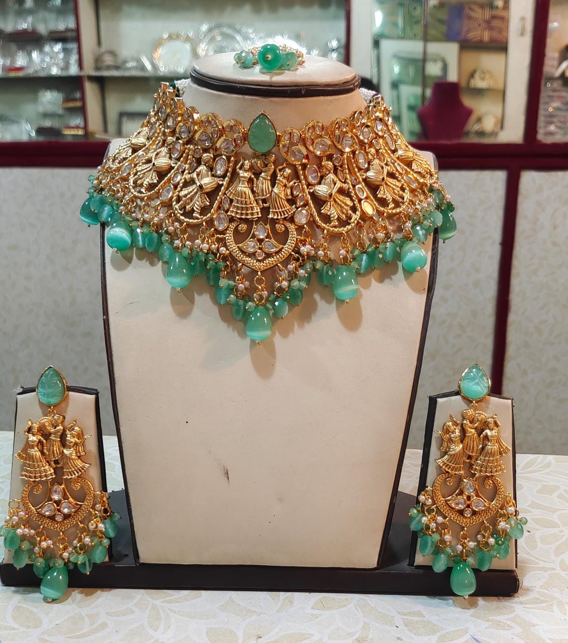 GREEN RAJWADA HEAVY MATTE GOLD FINISH BRIDAL CHOKER NECKLACE SET