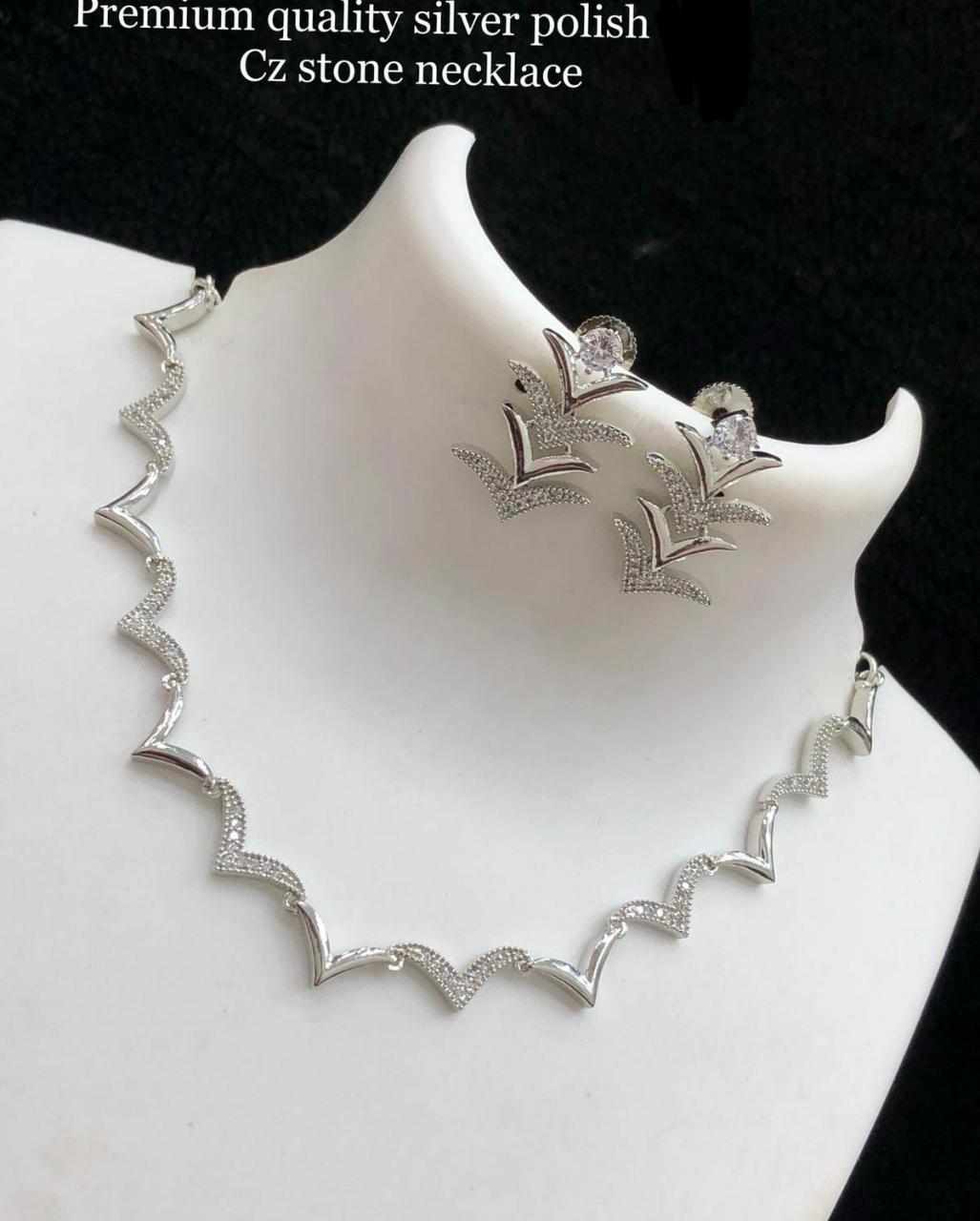 Simple Dimnd Set Simple Diamond Set