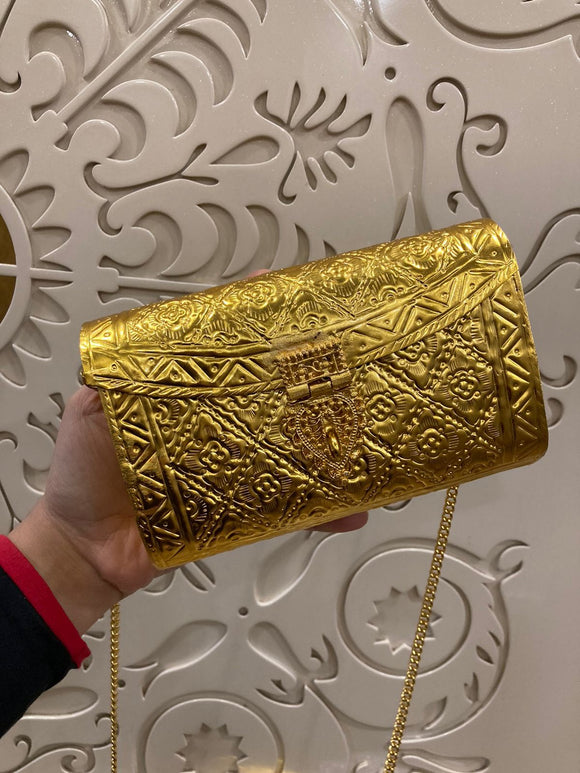 CALISTA, GOLD FINISH ELEGANT BRASS CLUTCH BAG WITH HANDLE FOR WOMEN -JC001BBA