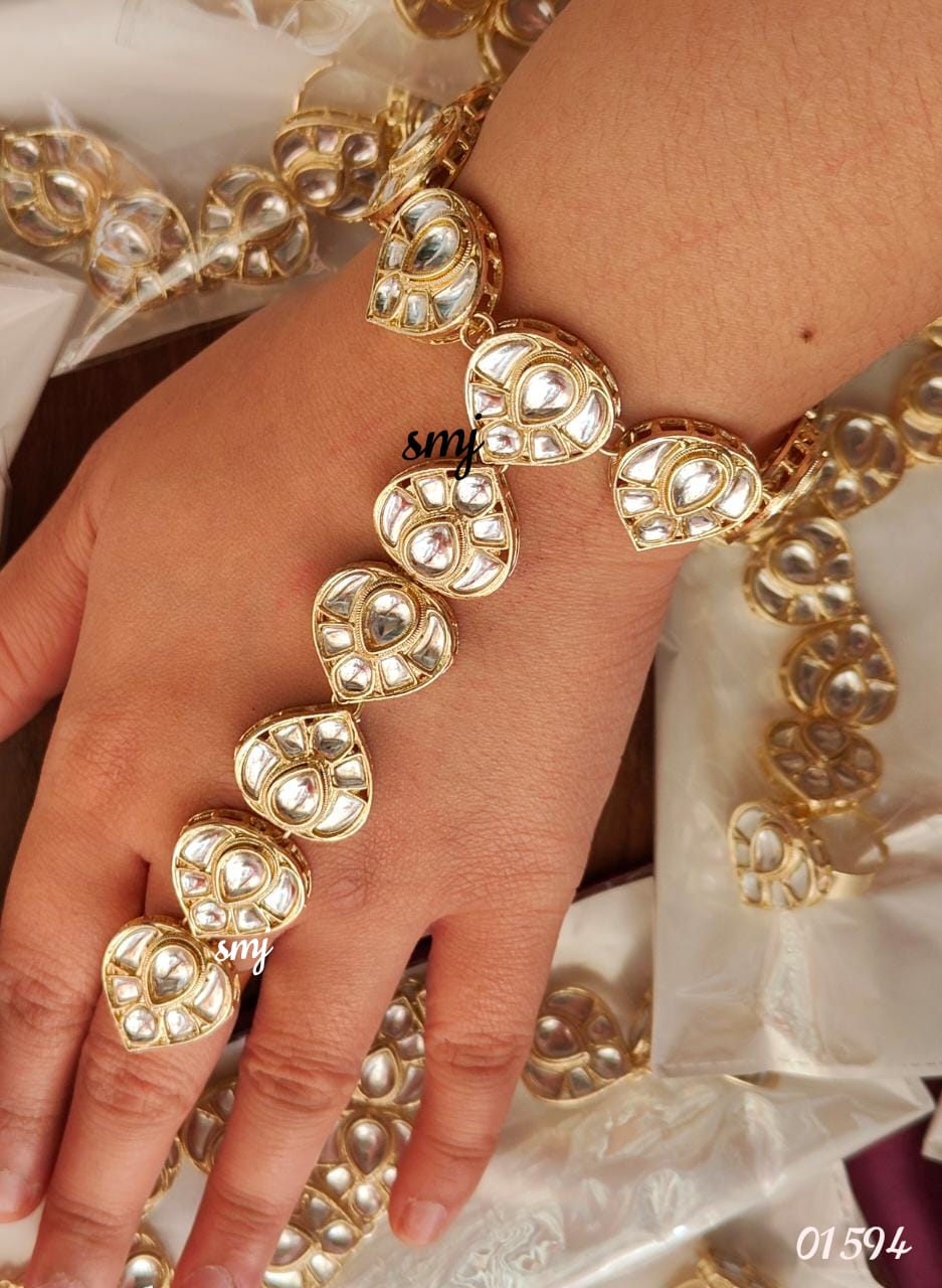 White Kundan Moti Ring Bracelet Hathphool Hand Harness Finger Ring Jewelry  Set B | eBay