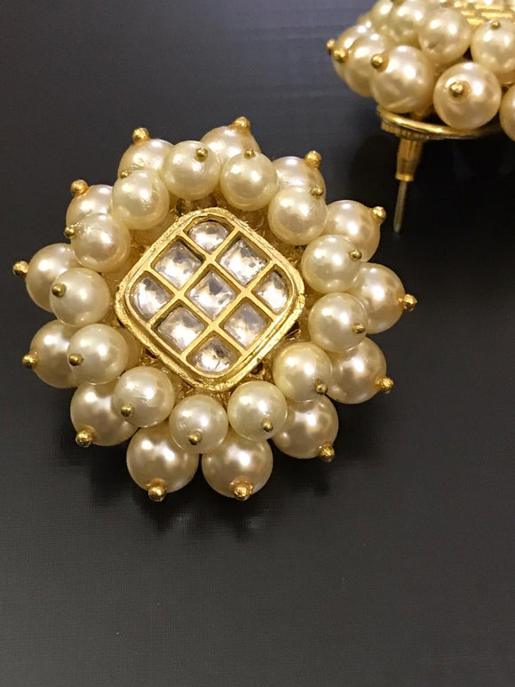 Gold plated Kundan earrings with pearls