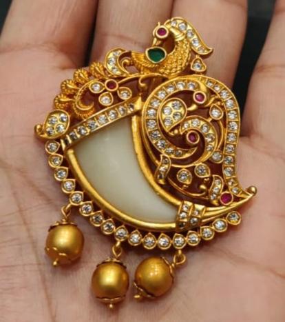 Golden Tiger Nail Tuskers Pendant