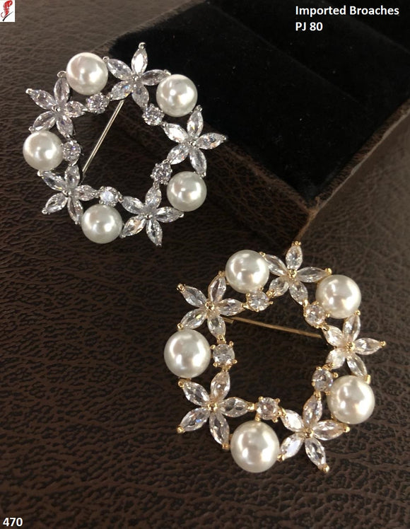 GOLDEN BROOCH WITH PEARLS