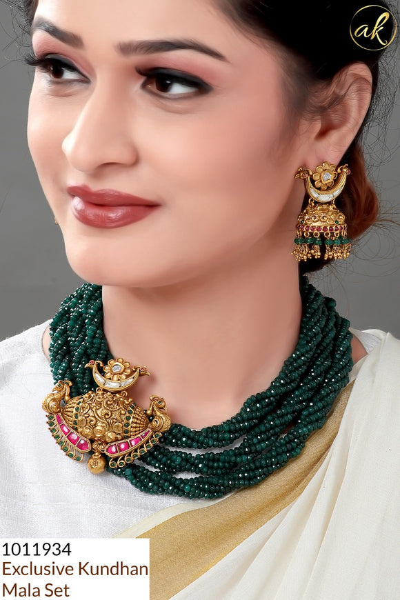 GOLDEN GREEN BEADS-  EXCLUSIVE DESIGNER GREEN BEADS AND MATTE FINISH SIDE PENDANT  NECKLACE SET  FOR WOMEN AK1011934