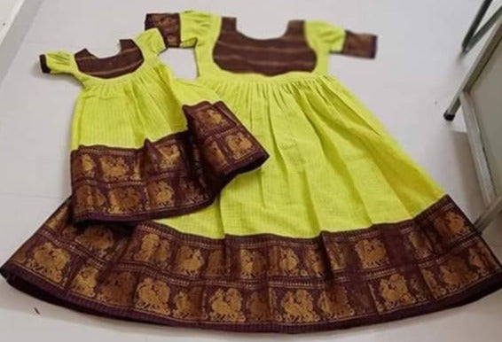 Mother And Daughter Combo Dress at Rs 2250/piece | Olpad | Surat | ID:  2853068038391